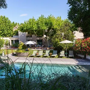 https://hotel-96.fr-provencehotel.com