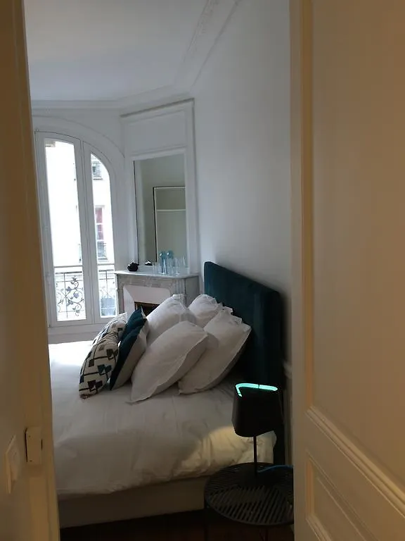 Relais12Bis Bed & Breakfast By Eiffel Tower Paris France