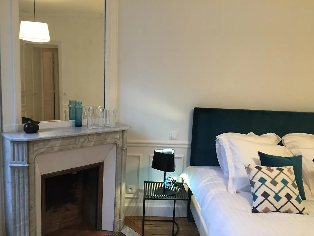 Relais12Bis Bed & Breakfast By Eiffel Tower contacts